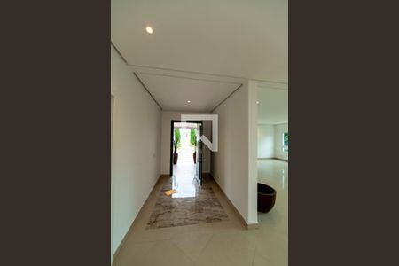 Sala de casa de condomínio para alugar com 6 quartos, 550m² em Residencial Morada dos Lagos, Barueri