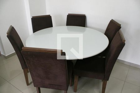 Sala de apartamento para alugar com 2 quartos, 65m² em Nova Mirim, Praia Grande