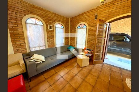 Sala de casa à venda com 3 quartos, 180m² em Santo Antonio, Jundiaí