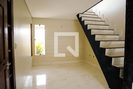 Sala - Escada de casa para alugar com 4 quartos, 600m² em Parque Sao Jorge, Aparecida de Goiânia