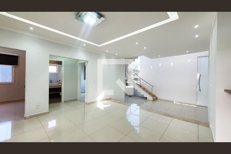 Sala de casa de condomínio à venda com 4 quartos, 360m² em , Campinas