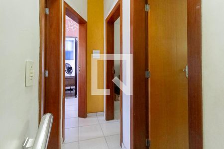 Corredor de casa à venda com 4 quartos, 138m² em Santa Terezinha, Belo Horizonte