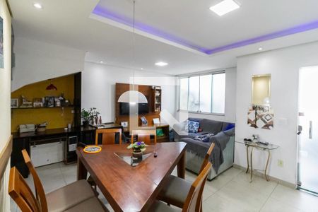 Sala de casa à venda com 4 quartos, 138m² em Santa Terezinha, Belo Horizonte