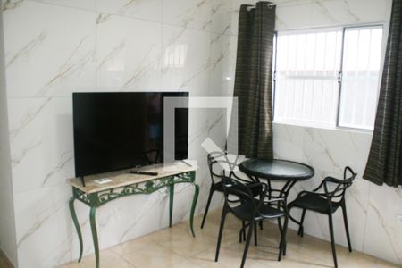 Sala de casa de condomínio para alugar com 1 quarto, 52m² em Maracanã, Praia Grande
