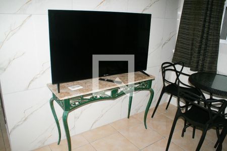 Sala de casa de condomínio para alugar com 1 quarto, 52m² em Maracanã, Praia Grande