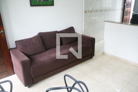 Sala de casa de condomínio para alugar com 1 quarto, 52m² em Maracanã, Praia Grande