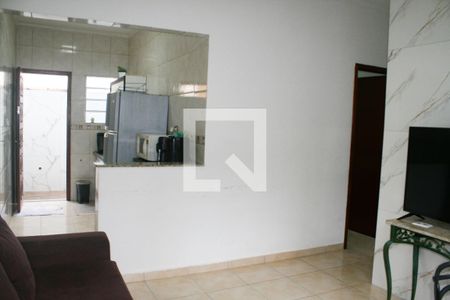 Sala de casa de condomínio para alugar com 1 quarto, 52m² em Maracanã, Praia Grande