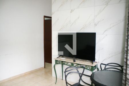 Sala de casa de condomínio para alugar com 1 quarto, 52m² em Maracanã, Praia Grande