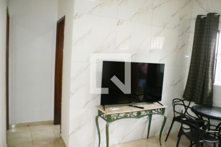 Sala de casa de condomínio para alugar com 1 quarto, 52m² em Maracanã, Praia Grande