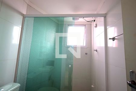 Banheiro de apartamento à venda com 2 quartos, 63m² em Parque São Vicente, Mauá