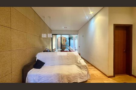 Sala de casa à venda com 5 quartos, 192m² em Paraíso, Belo Horizonte