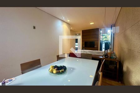 Sala de casa à venda com 5 quartos, 192m² em Paraíso, Belo Horizonte