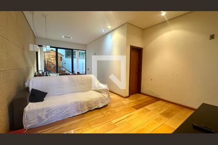 Sala de casa à venda com 5 quartos, 192m² em Paraíso, Belo Horizonte