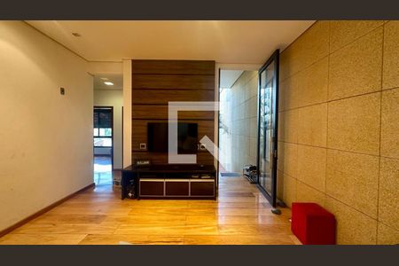 Sala de casa à venda com 5 quartos, 192m² em Paraíso, Belo Horizonte