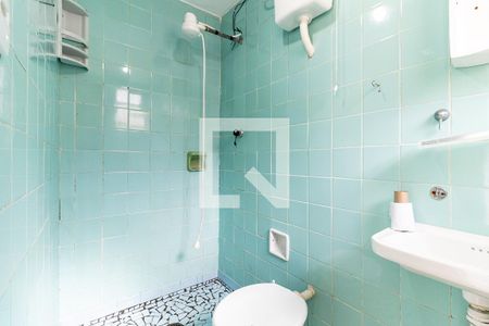 Banheiro de casa para alugar com 1 quarto, 60m² em Vila Liviero, São Paulo