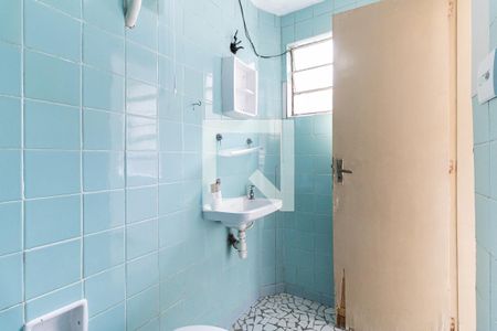 Banheiro de casa para alugar com 1 quarto, 60m² em Vila Liviero, São Paulo