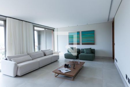Sala de TV de casa de condomínio à venda com 4 quartos, 548m² em Jardim Serrano, Nova Lima