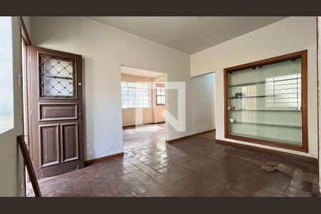 Casa à venda com 5 quartos, 185m² em Santo Antônio, Belo Horizonte