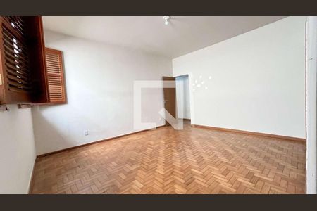 Casa à venda com 5 quartos, 185m² em Santo Antônio, Belo Horizonte