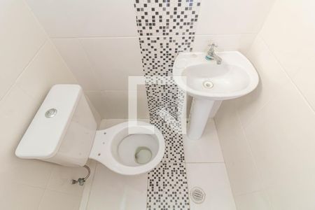 Lavabo de casa de condomínio à venda com 2 quartos, 101m² em Vila Carmosina, São Paulo