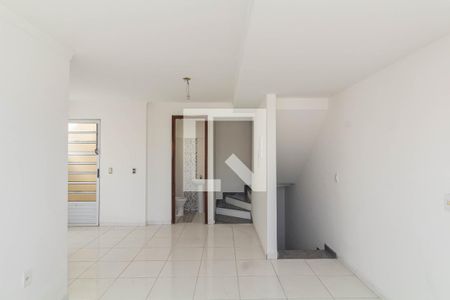 Sala de casa de condomínio à venda com 2 quartos, 101m² em Vila Carmosina, São Paulo