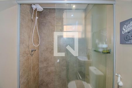 Banheiro de kitnet/studio à venda com 1 quarto, 33m² em Floresta, Porto Alegre