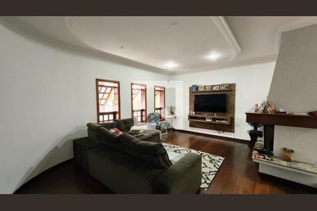 Sala de casa à venda com 3 quartos, 330m² em Jardim Santa Gertrudes, Jundiaí