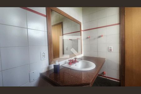 Banheiro de kitnet/studio para alugar com 2 quartos, 34m² em Ondina, Salvador