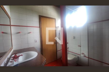 Banheiro de kitnet/studio para alugar com 2 quartos, 34m² em Ondina, Salvador