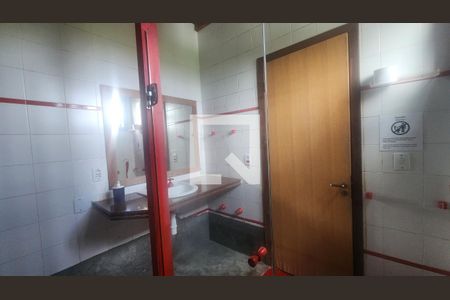 Banheiro de kitnet/studio para alugar com 2 quartos, 34m² em Ondina, Salvador