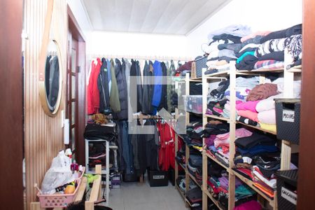 Closet do Quarto 1 de casa para alugar com 4 quartos, 232m² em Vicentina, São Leopoldo