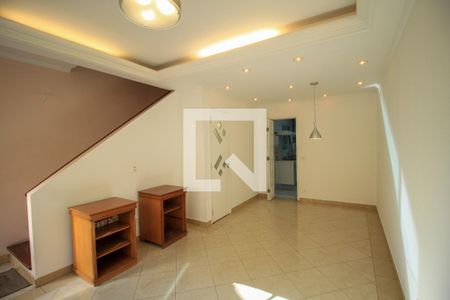 Sala de casa de condomínio à venda com 3 quartos, 137m² em Vila Bertioga, São Paulo