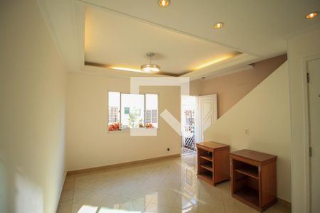 Sala de casa de condomínio à venda com 3 quartos, 137m² em Vila Bertioga, São Paulo