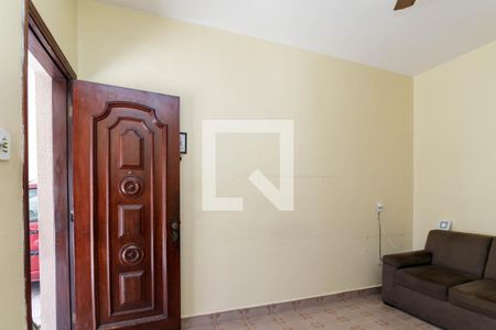 Sala de casa para alugar com 3 quartos, 200m² em Vila Ivone, São Paulo