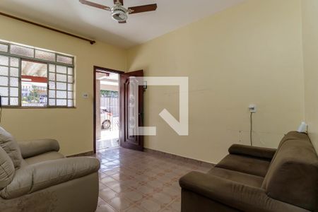 Sala de casa para alugar com 3 quartos, 200m² em Vila Ivone, São Paulo