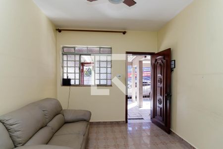 Sala de casa para alugar com 3 quartos, 200m² em Vila Ivone, São Paulo