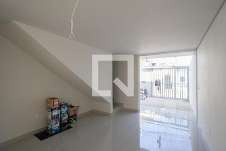 Sala de casa à venda com 2 quartos, 74m² em Rio Branco, Belo Horizonte