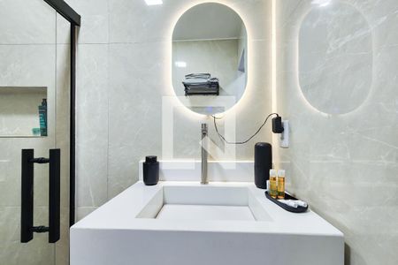 Banheiro de kitnet/studio para alugar com 1 quarto, 37m² em Cidade Nova, Rio de Janeiro