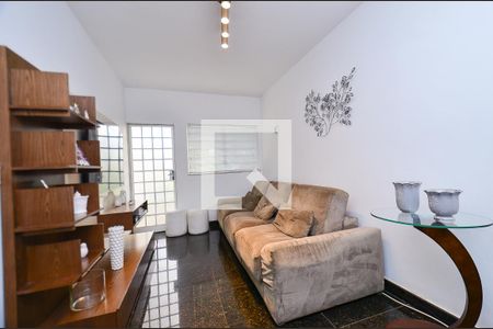 Sala de tv de casa à venda com 5 quartos, 360m² em Cidade Nova, Belo Horizonte