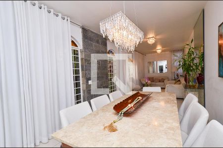 Sala de estar de casa à venda com 5 quartos, 360m² em Cidade Nova, Belo Horizonte