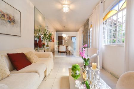 Sala de estar de casa à venda com 5 quartos, 360m² em Cidade Nova, Belo Horizonte