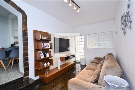 Sala de tv de casa à venda com 5 quartos, 360m² em Cidade Nova, Belo Horizonte