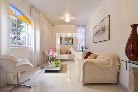 Sala de estar de casa à venda com 5 quartos, 360m² em Cidade Nova, Belo Horizonte