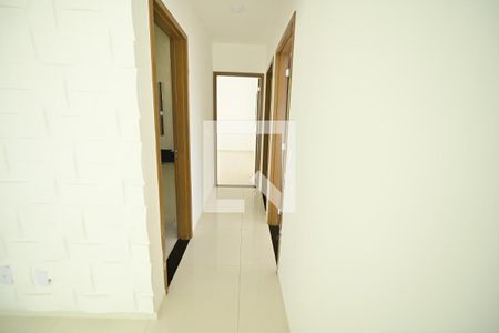 Corredor de apartamento para alugar com 3 quartos, 84m² em Setor Andreia, Goiânia