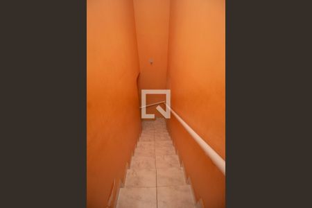 Escada de casa para alugar com 3 quartos, 117m² em Vila Francos, São Paulo