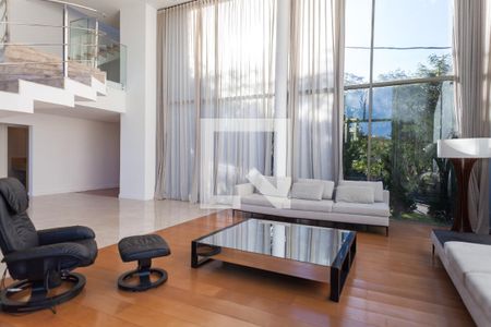 Sala de casa de condomínio à venda com 4 quartos, 570m² em , Nova Lima