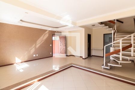 Sala de casa à venda com 3 quartos, 250m² em Rio Pequeno, São Paulo