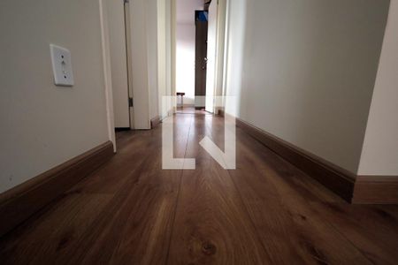 Corredor de apartamento à venda com 2 quartos, 56m² em Jardim Cristiane, Santo André