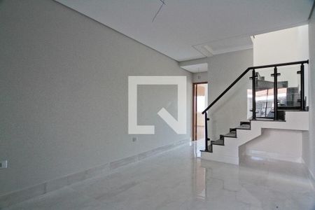 Sala de casa à venda com 3 quartos, 145m² em Parque Maria Domitila, São Paulo