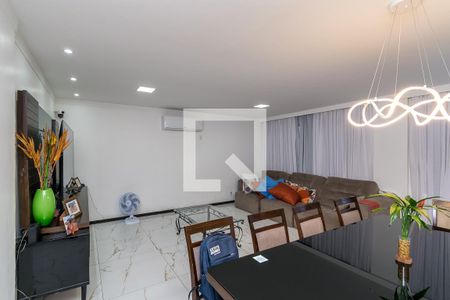 Sala de casa à venda com 4 quartos, 400m² em Vista Alegre, Rio de Janeiro